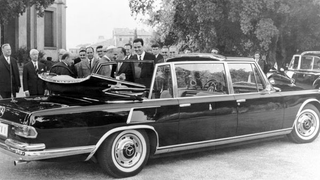 Pope's vintage Mercedes limo coming to the U.S.